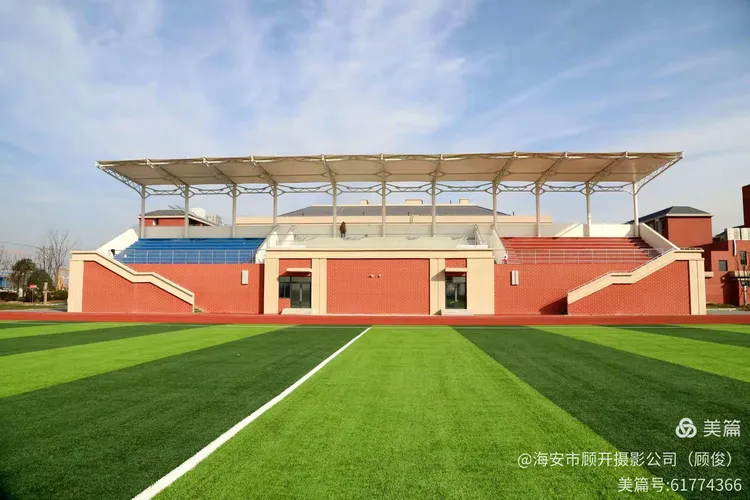 2021年新年之际回顾一下立发中学六十周年校庆时各位历任校长校友合影